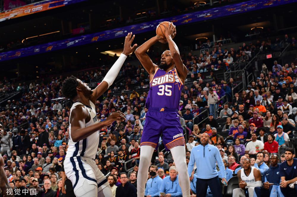 成了鲜明对 成了鲜明对